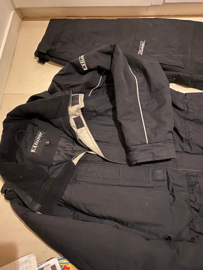 Tuxer overall Skiddress Byxa och jacka Svart S (m)