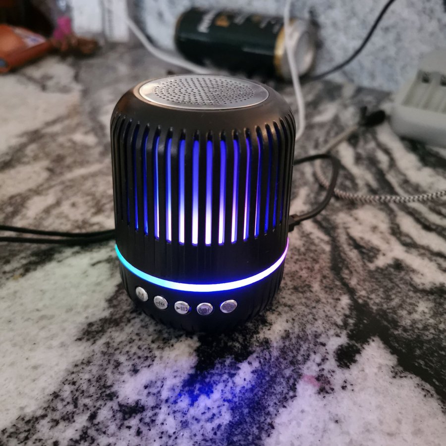 Bluetooth-högtalare med Led-ljus (disco kula finns i annan annons)