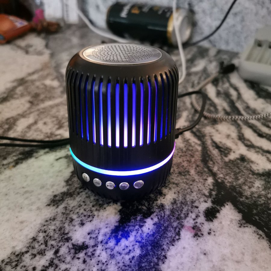 Bluetooth-högtalare med Led-ljus (disco kula finns i annan annons)