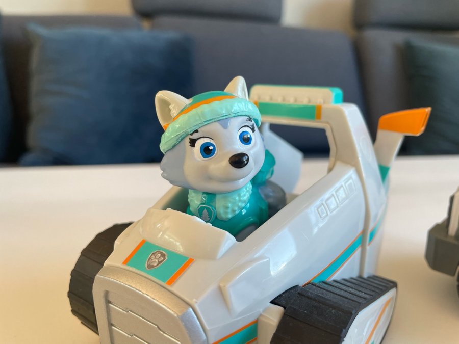 NY Paw Patrol figur + fordon Tracker och Everest