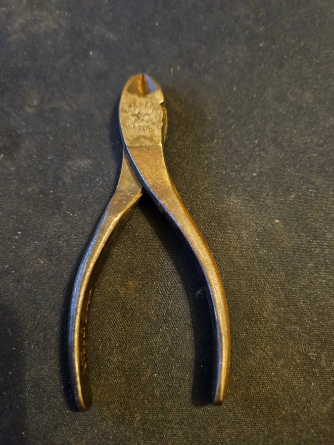 Vintage E A Berg 1528-4½ music wire cutter