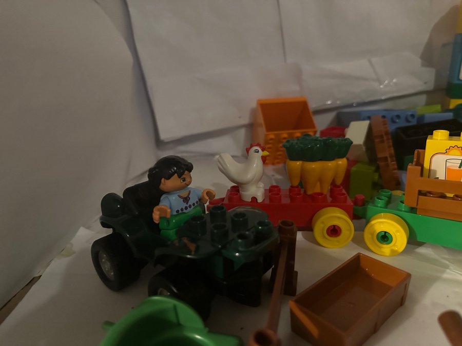 Lego Duplo - Stort set med figurer, fordon och byggstenar