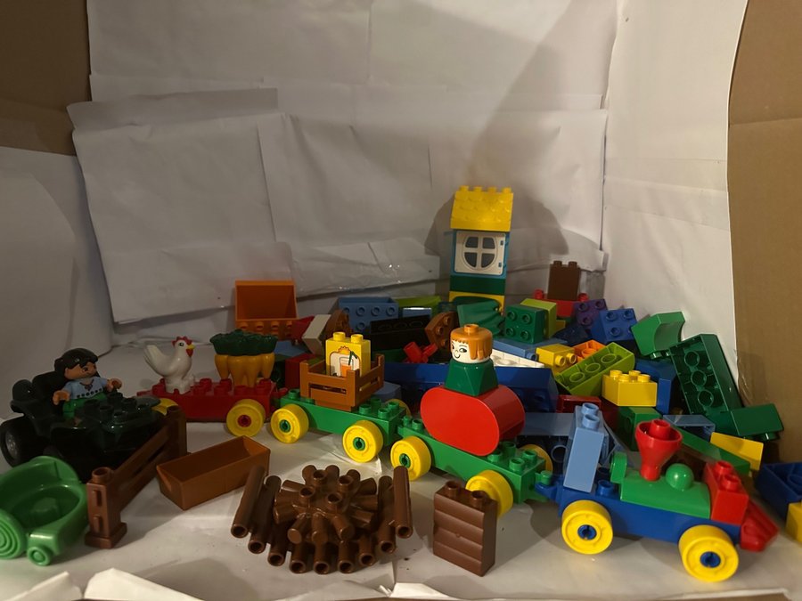 Lego Duplo - Stort set med figurer, fordon och byggstenar