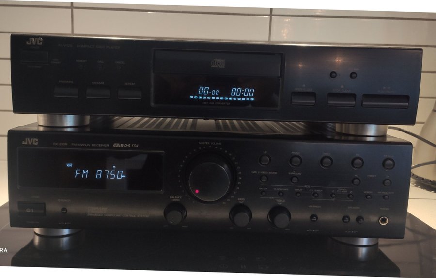 REA 30 % Jvc RX-230 Amp A+B 2x2 fjärr Jvc XL-v120 fjärr Compact disc player