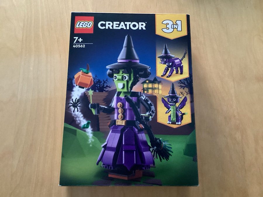 LEGO Creator 3-i-1 40562 oöppnad