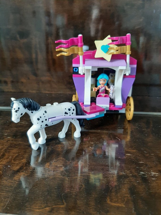 LEGO Friends 41703 - Stephanie's Hästvagn  Tehus