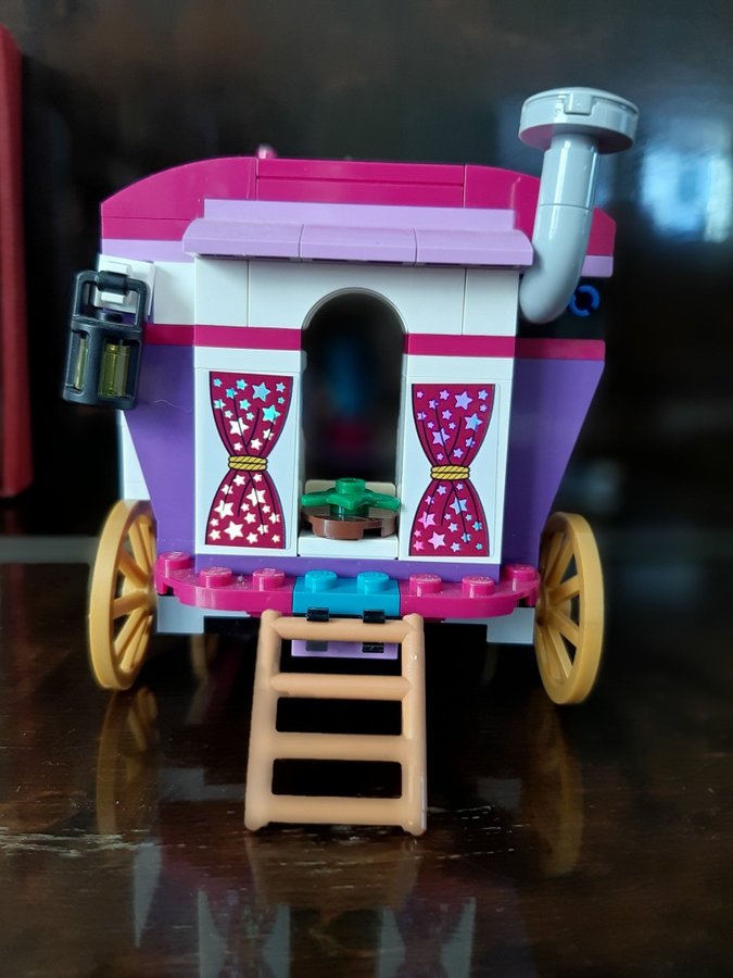 LEGO Friends 41703 - Stephanie's Hästvagn  Tehus