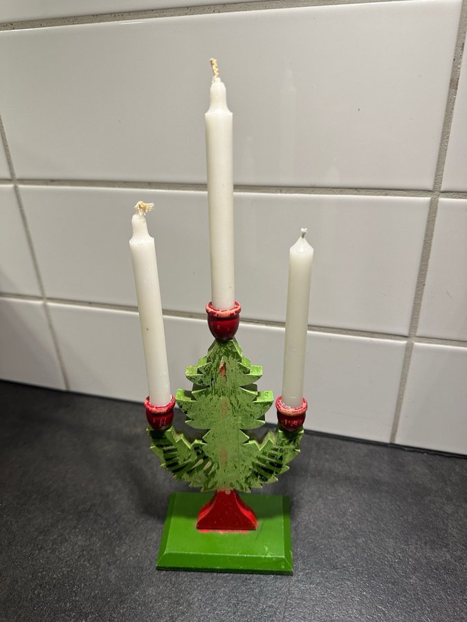 Fin antik julgransstake i trä med tre ljusbehållare!