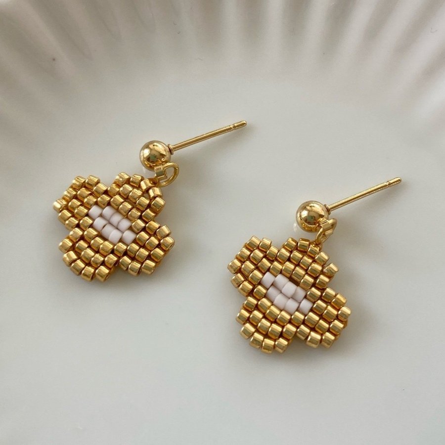 Floral Dainty earring studs - Gold/White