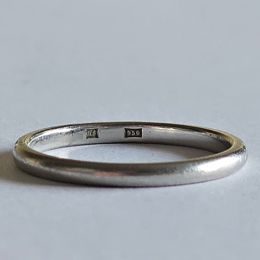 Äkta Platina ring H.Samuel London med 950 stämpel, ca 19mm, vikt: 3,5 gram!