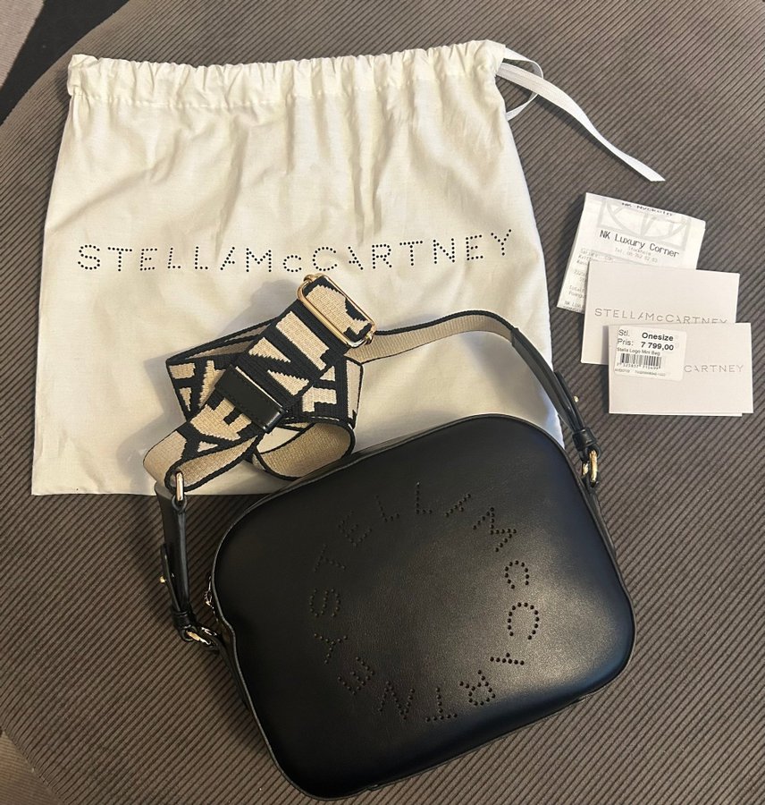 Stella logo mini bag väska i svart från Stella McCartney. NY! Vegansk!