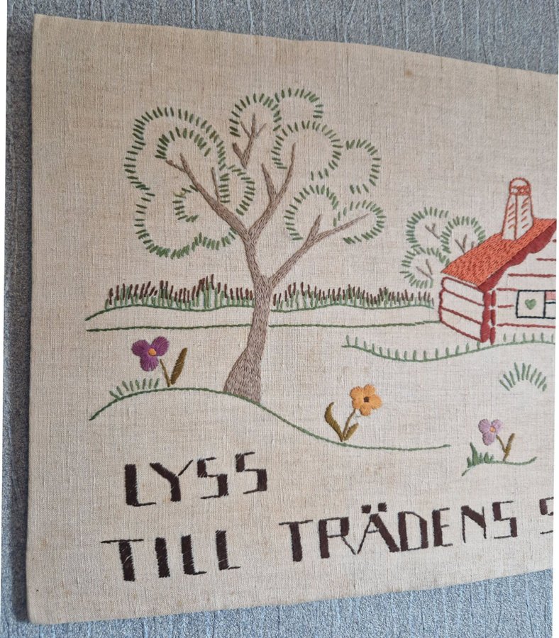 Broderad väggbonad - Lyss till trädets sus vid eget bo