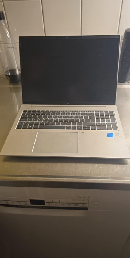 HP elitebook 860 g10