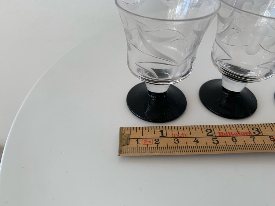 4 st likör glas med svart fot