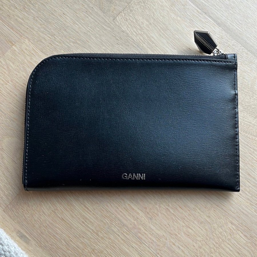 Ganni plånbok/ clutch i skinn