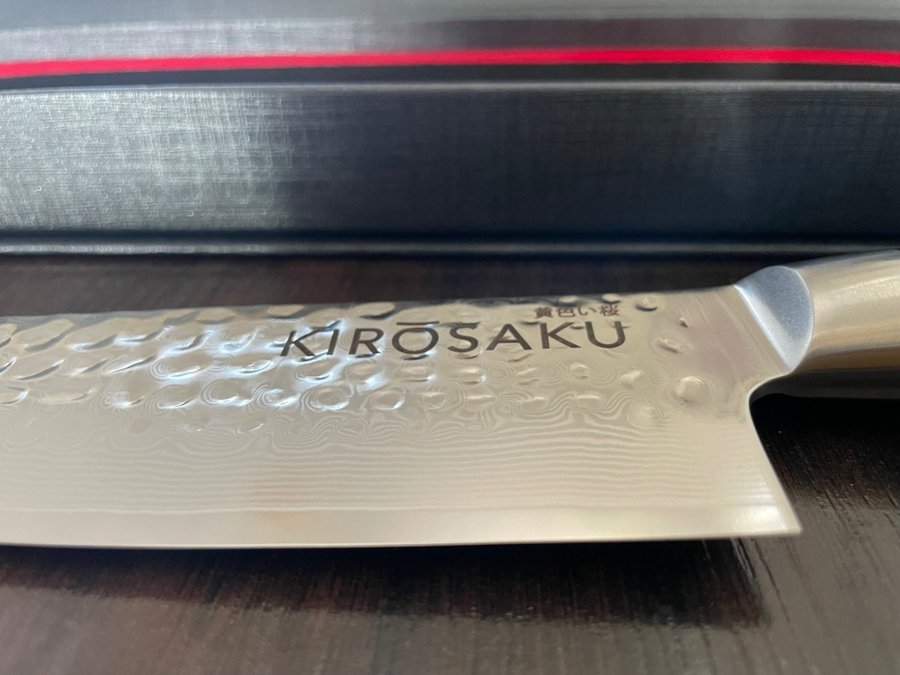 Kirosaku kockkniv i damaskusstål