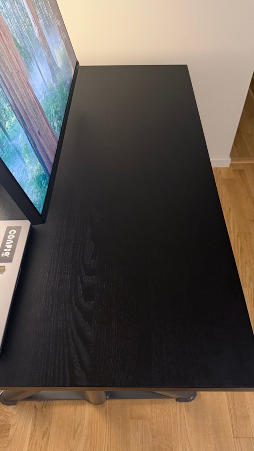 IDÅSEN Sit-stand Desk in mint condition