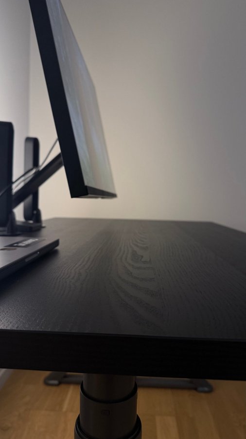 IDÅSEN Sit-stand Desk in mint condition