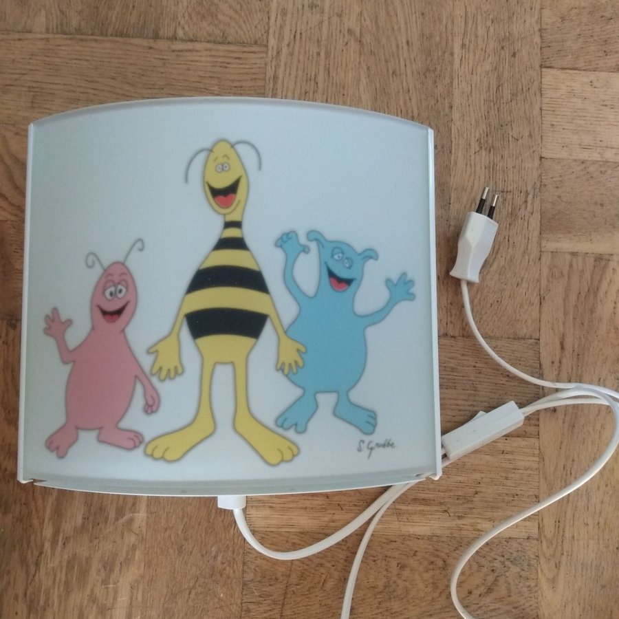 Barnlampa vägg trygg och säker med söta figurer