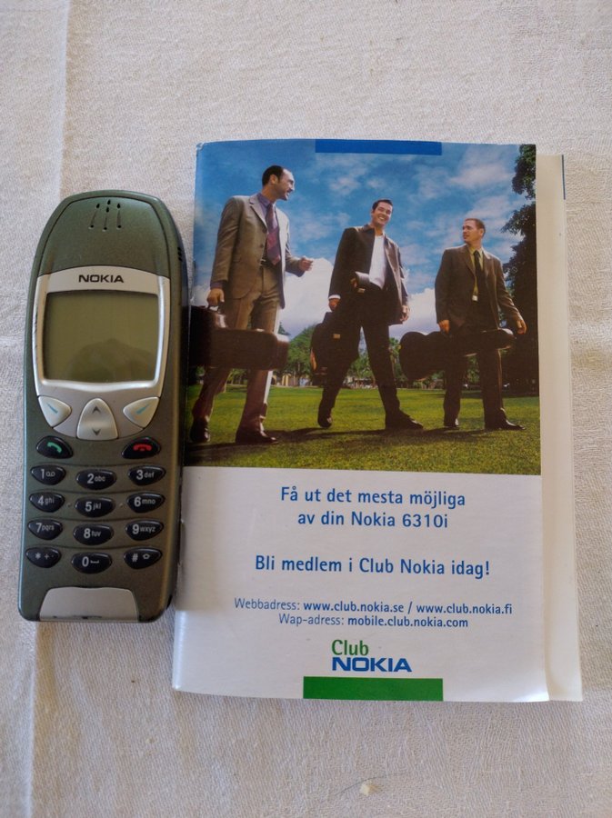 Gamla Nokia telefoner.