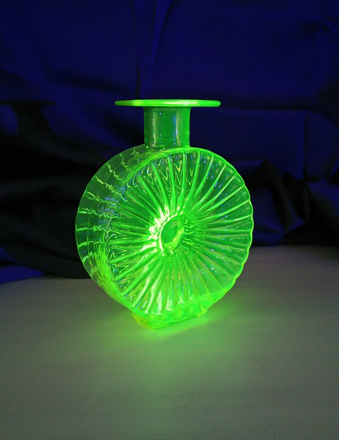 2/4 sun bottle , riihimäen lasi , uranium glass