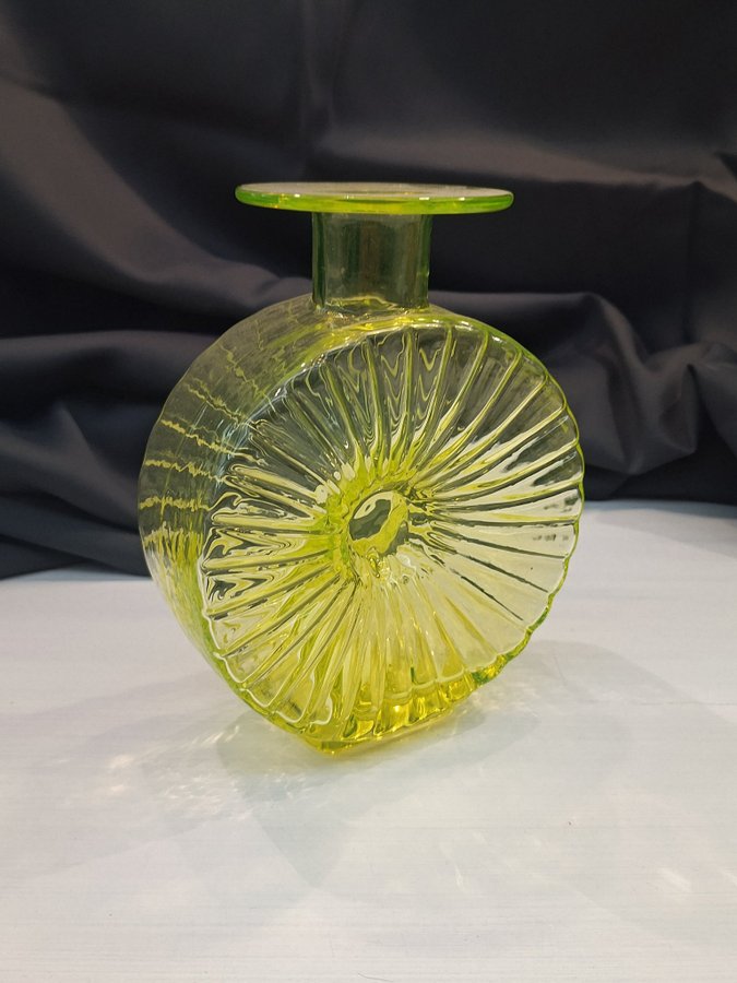 2/4 sun bottle , riihimäen lasi , uranium glass