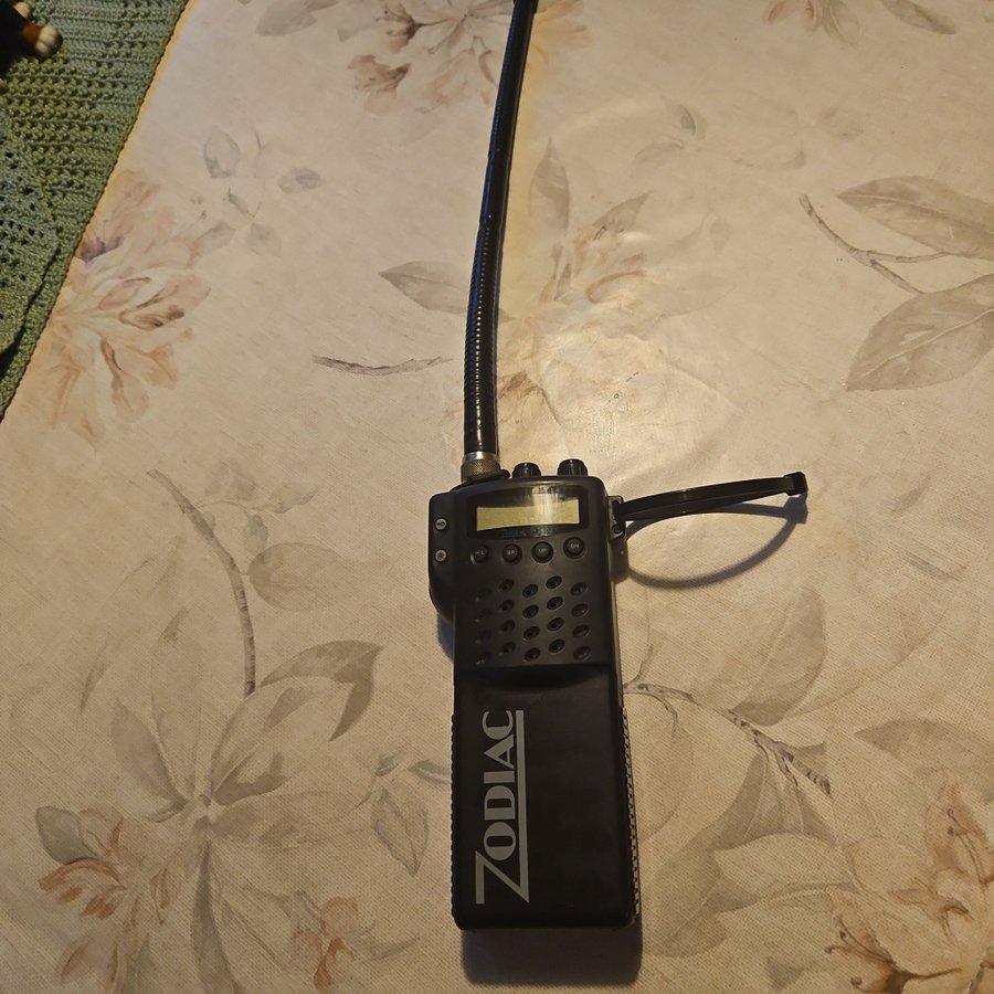 Zodiac P 2400 COM RADIO