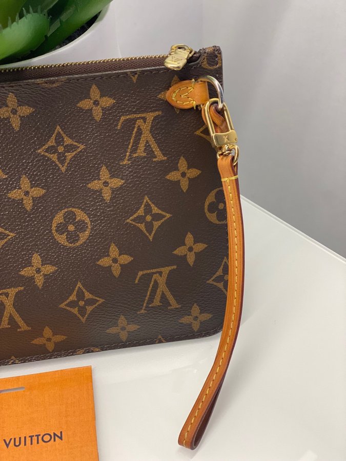 Louis Vuitton monogram clutch