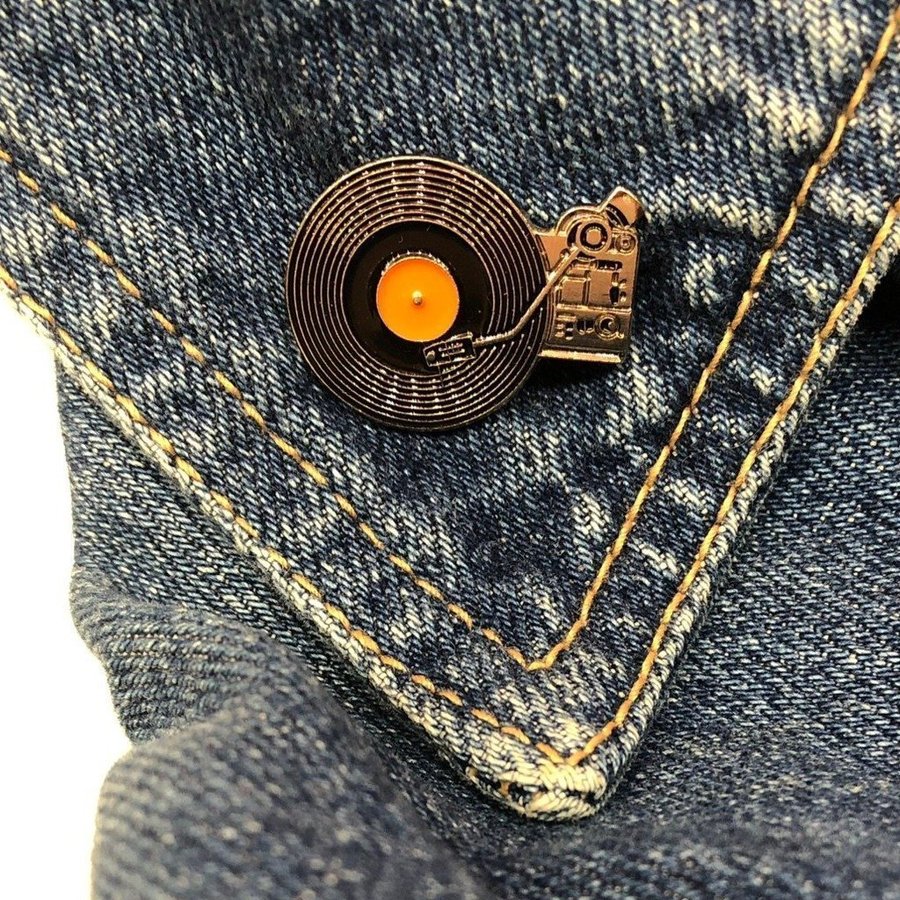 Retro Turntable Enamel Pin - Vintage Record Player Accessory