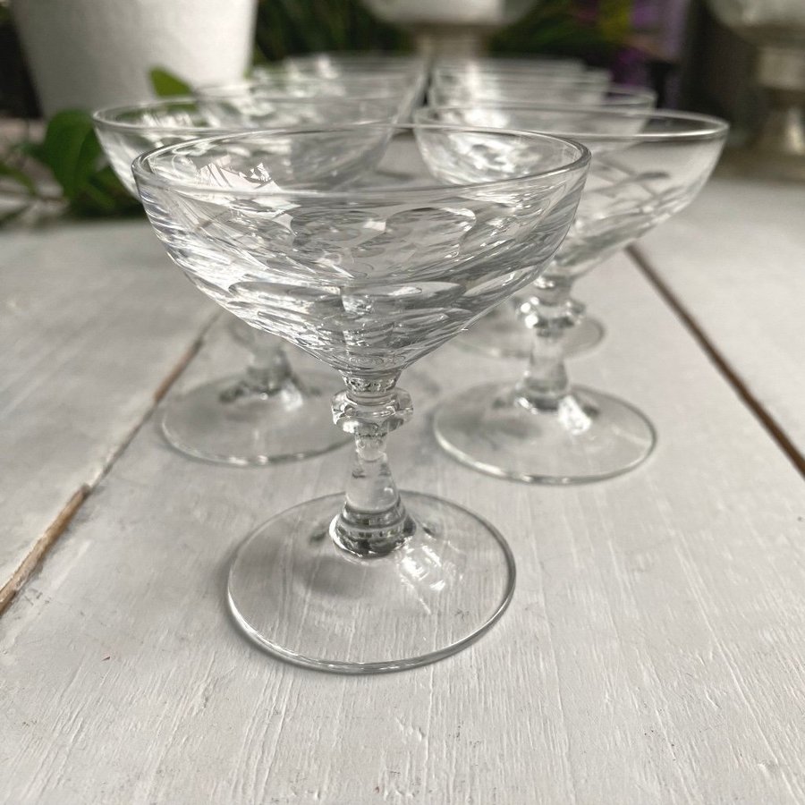 9 likörglas med fin slipning