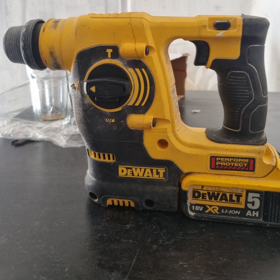 DeWalt XR 18V 5Ah SDS-Plus Slagborrmaskin