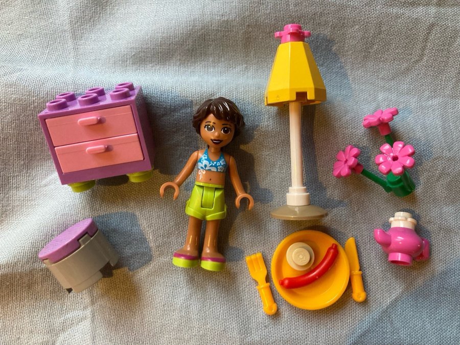 Lego Friends Flicka Byrå Lampa Pall Mat Tallrik Bestick Kanna