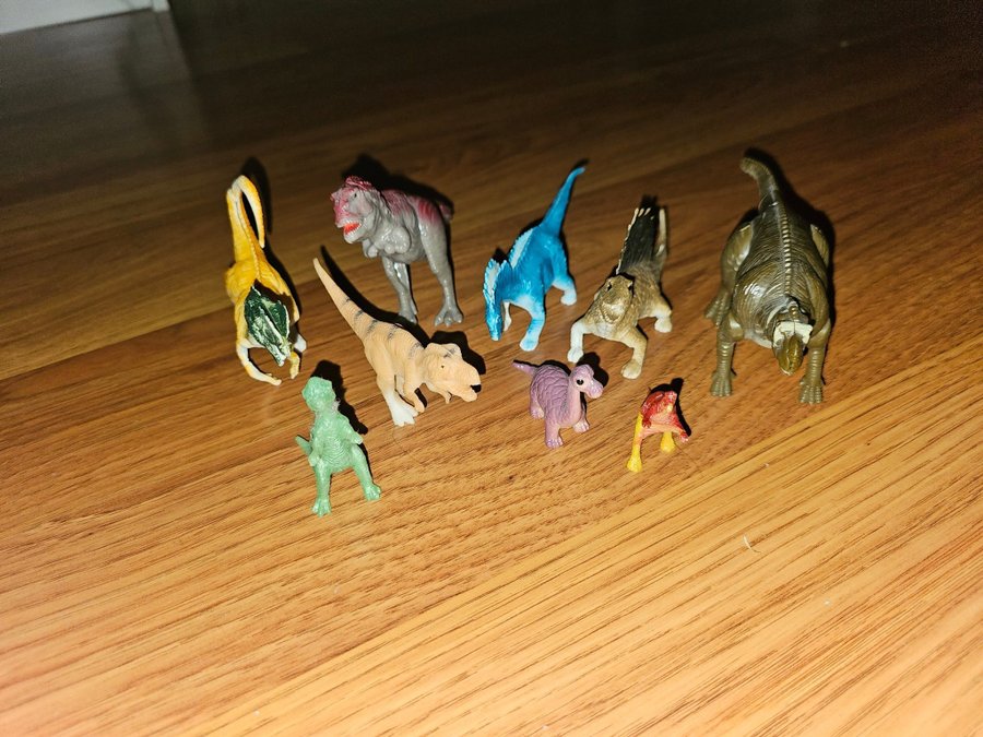 10 stycken dinosauriefigurer