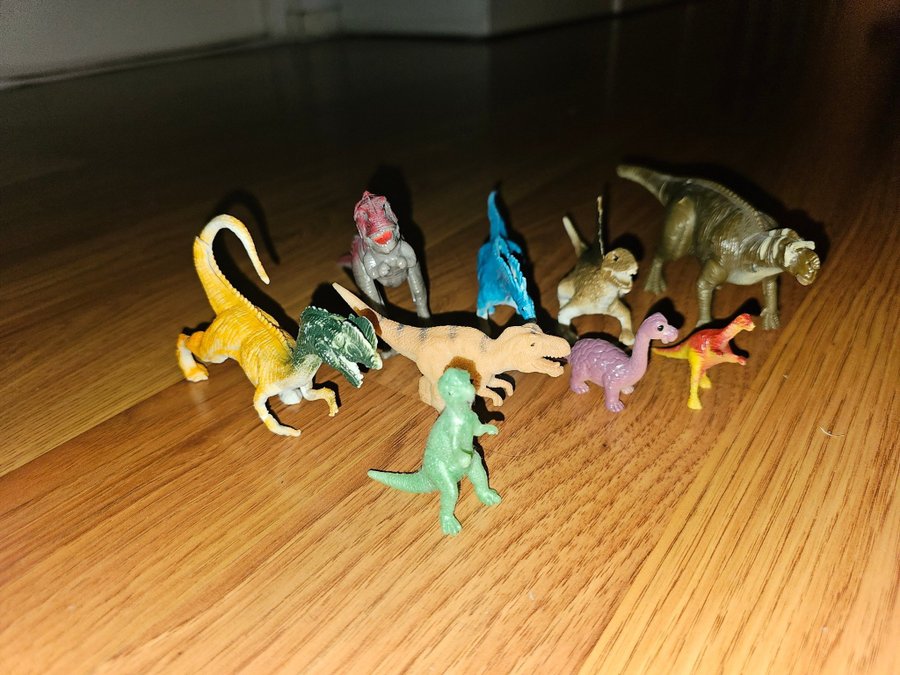 10 stycken dinosauriefigurer