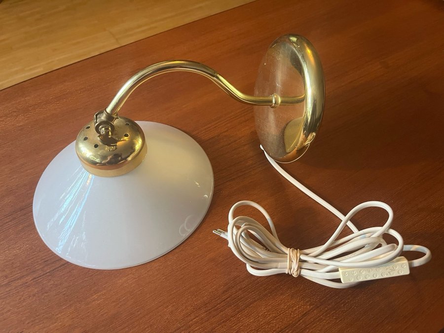 Vägglampa i mässing och glas Essge nr 1 Skomakar typ