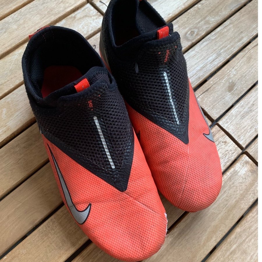 Nike PhantomVSN fotbollsskor röd/svart