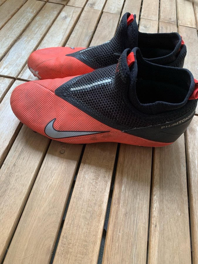 Nike PhantomVSN fotbollsskor röd/svart