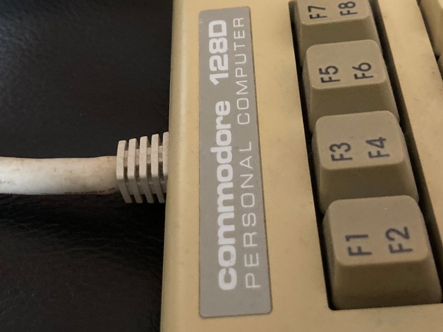 C128D - FUNGERANDE KABEL + Tangentbord