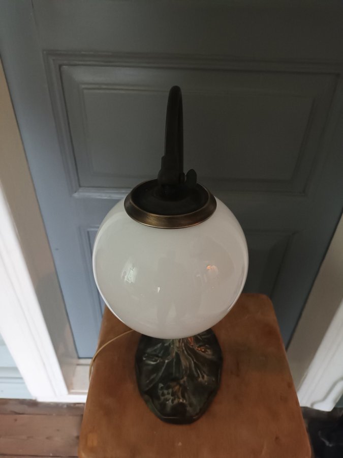 Bordslampa med böjd arm i jugendstil