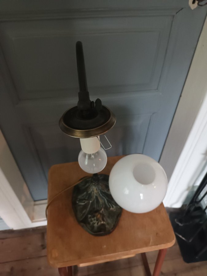 Bordslampa med böjd arm i jugendstil