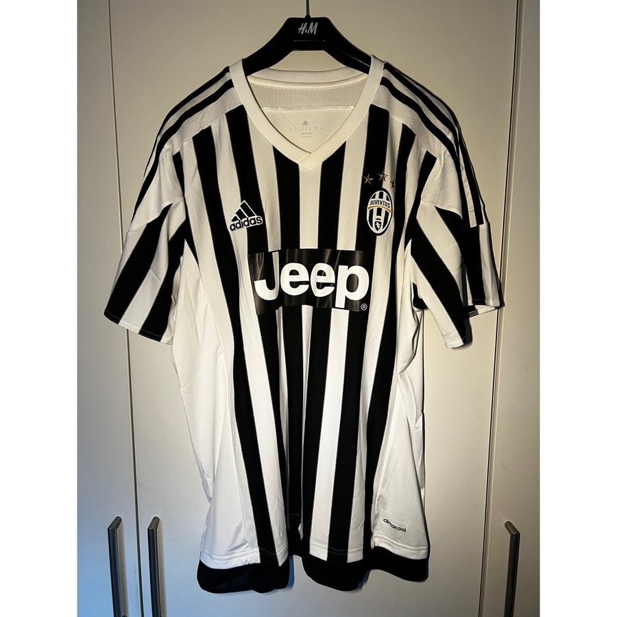 Juventus hemmatröja 2015/16 storlek XL