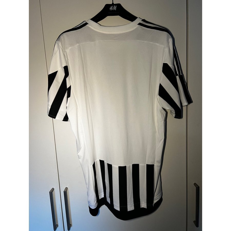 Juventus hemmatröja 2015/16 storlek XL