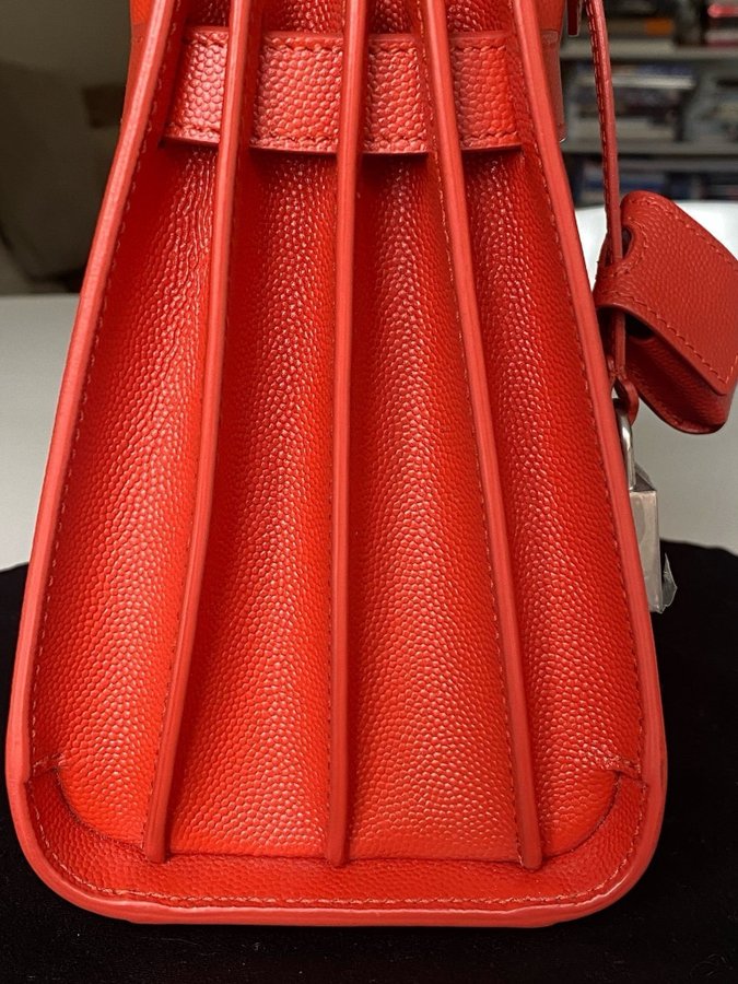 Saint Laurent. SAC DE JOUR väska. Röd orange.