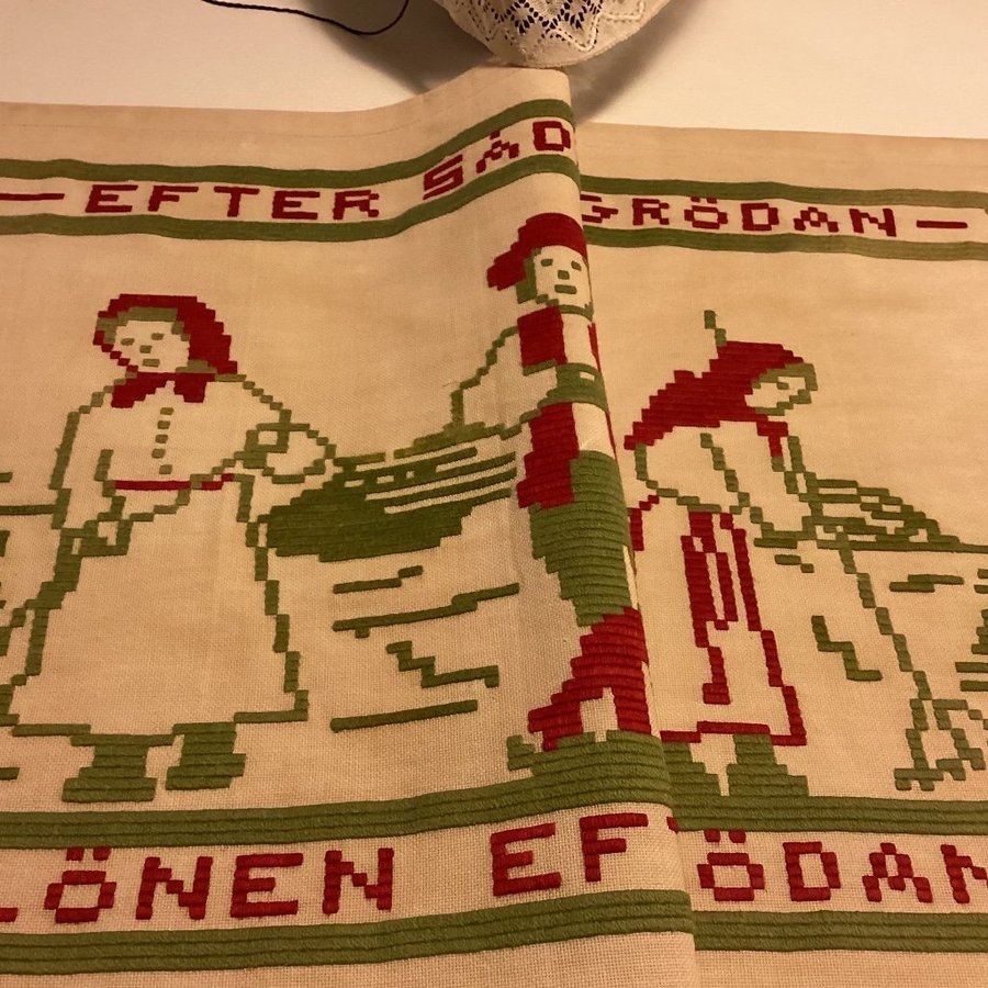 JUGENDBONAD/LÖPARE ALLMOGE VÄLSYDD FINT SKICK HANDBRODERAD