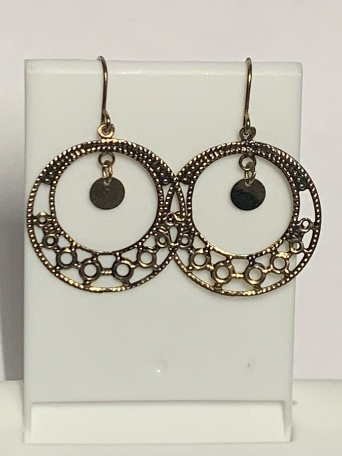 Round metal Earrings. Vintage