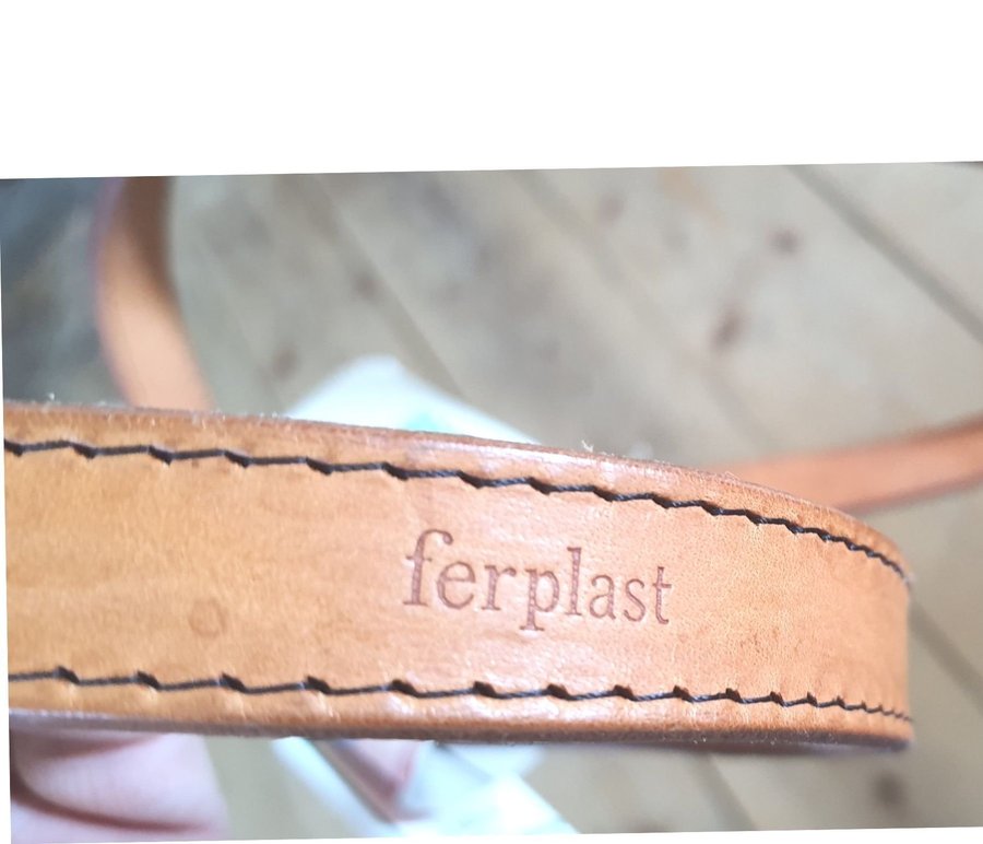 Hundsele XL i äkta läder Nytt från *Ferplast*