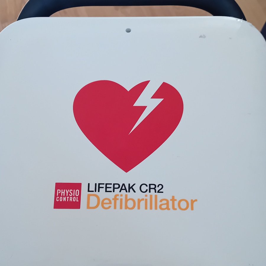 LIFEPAK CR2 Defibrillator