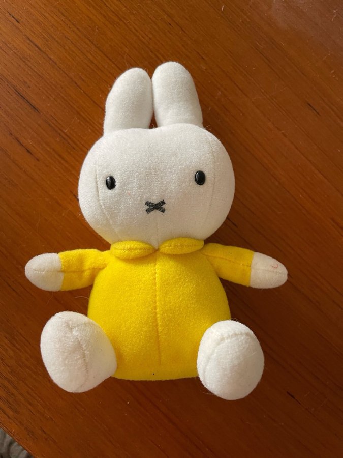 Miffy gosedjur i gul tröja