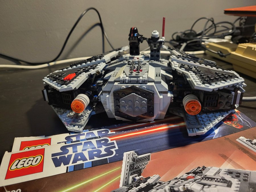 LEGO Star Wars 9500 Sith Fury Class Interceptor