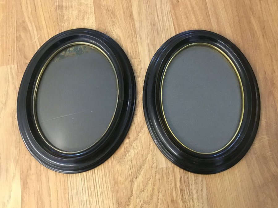 Paret retro ramar fotoramar av svart Bakelit med äkta glas  guldkant